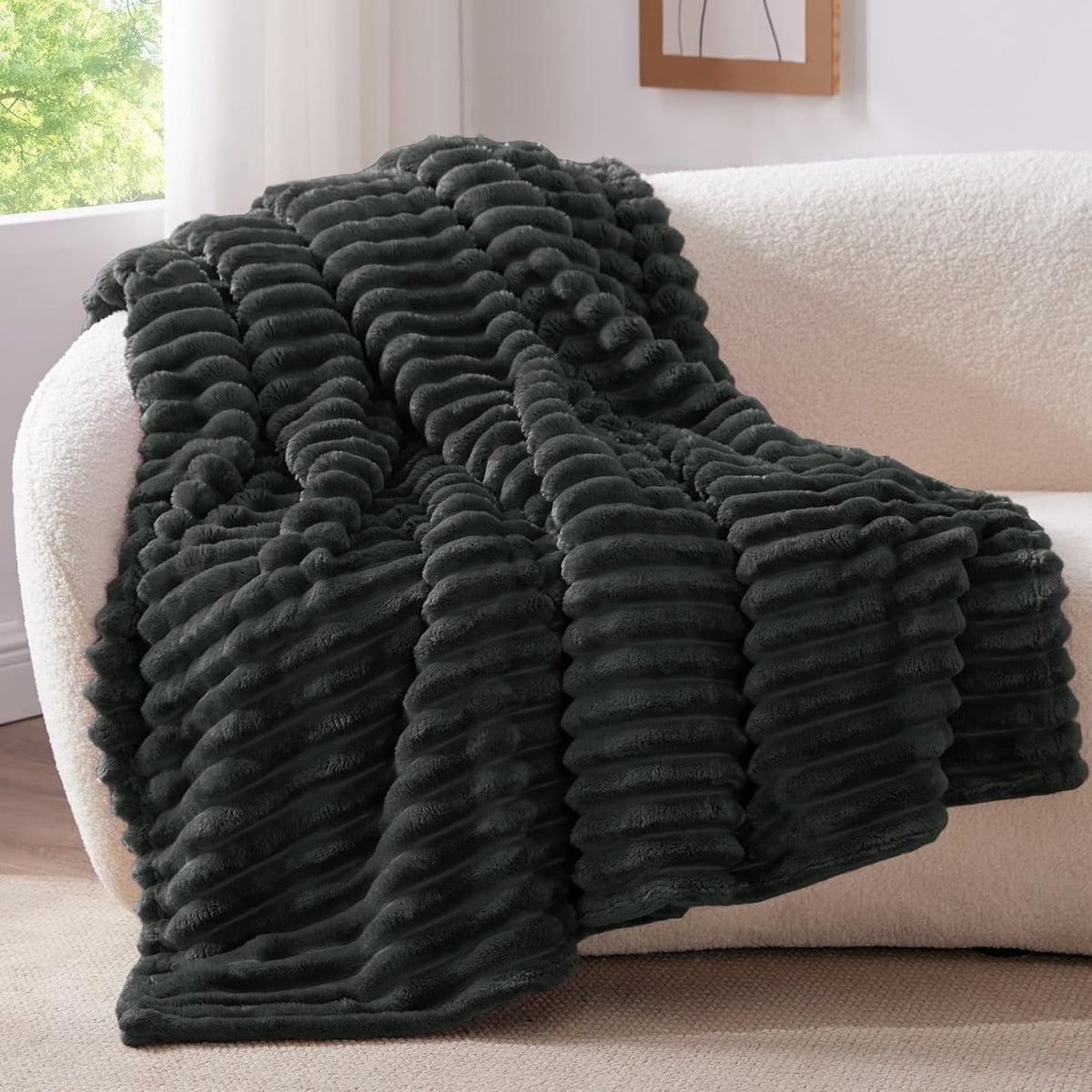 Textured Ribbed Fleece Throw Blanket – 300GSM Striped Plush