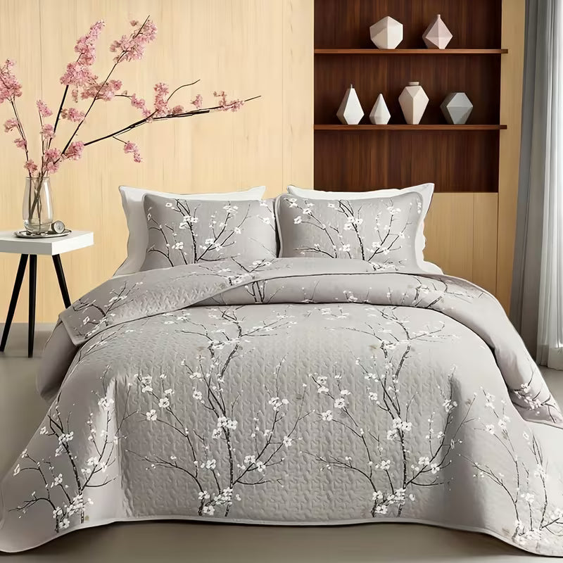 This 3-piece multi-colored quilted comforter set features tree branches and plum blossoms, including one quilted comforter and half a pillowcase. It is soft, breathable, and comfortable.